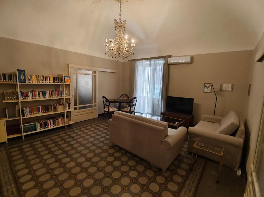 Retroetnea - Appartamento In Centro Storico - Con Camere Comunicanti Catania Bagian luar foto