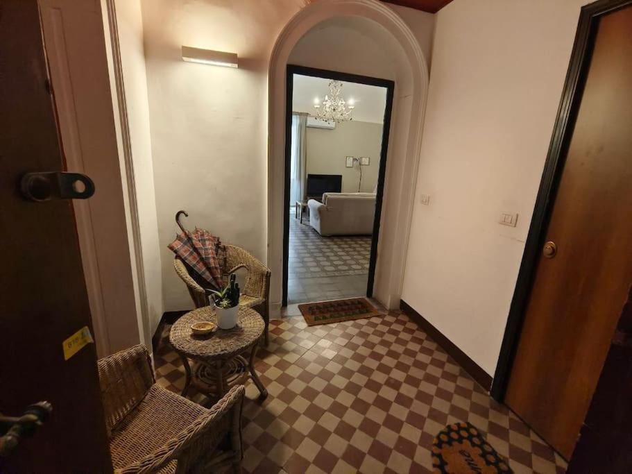 Retroetnea - Appartamento In Centro Storico - Con Camere Comunicanti Catania Bagian luar foto