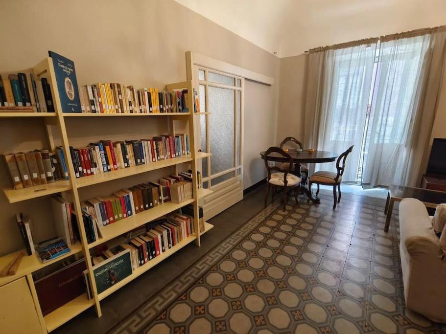 Retroetnea - Appartamento In Centro Storico - Con Camere Comunicanti Catania Bagian luar foto