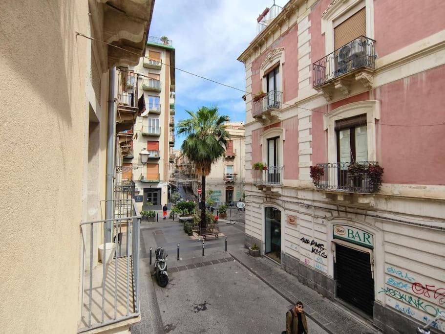 Retroetnea - Appartamento In Centro Storico - Con Camere Comunicanti Catania Bagian luar foto