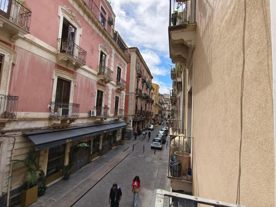 Retroetnea - Appartamento In Centro Storico - Con Camere Comunicanti Catania Bagian luar foto